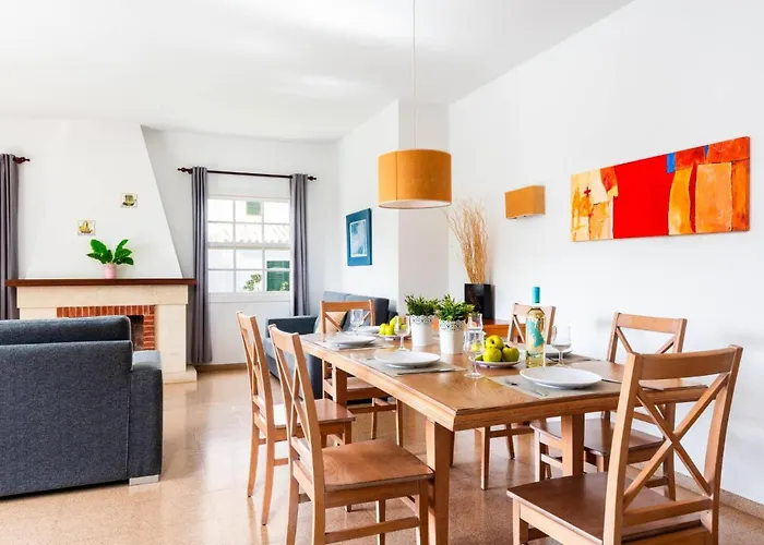 Villa Alessandra By Santo Tomás